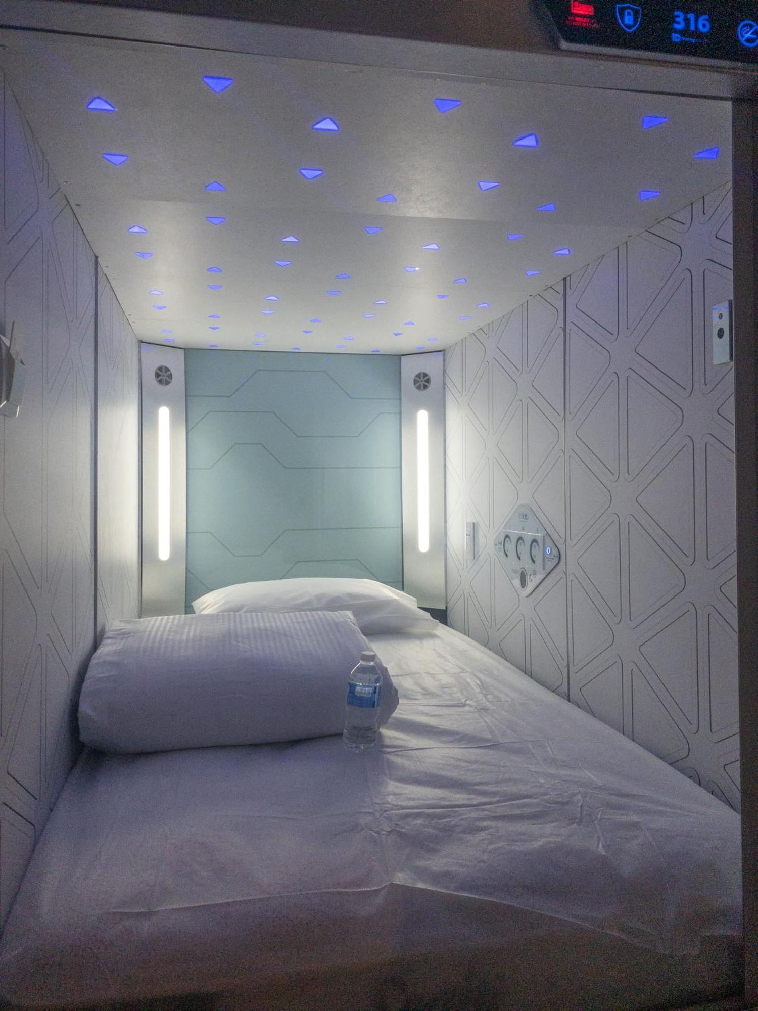 Izzzleep Aeropuerto Terminal 1 Hotel Mexico City Exterior photo